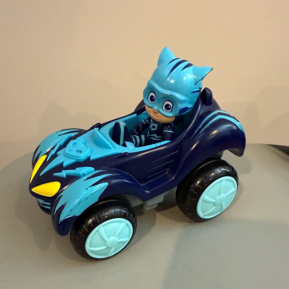 PJ Masks Hero Boost Vehicle - Cat-Car and Cat Boy Figure